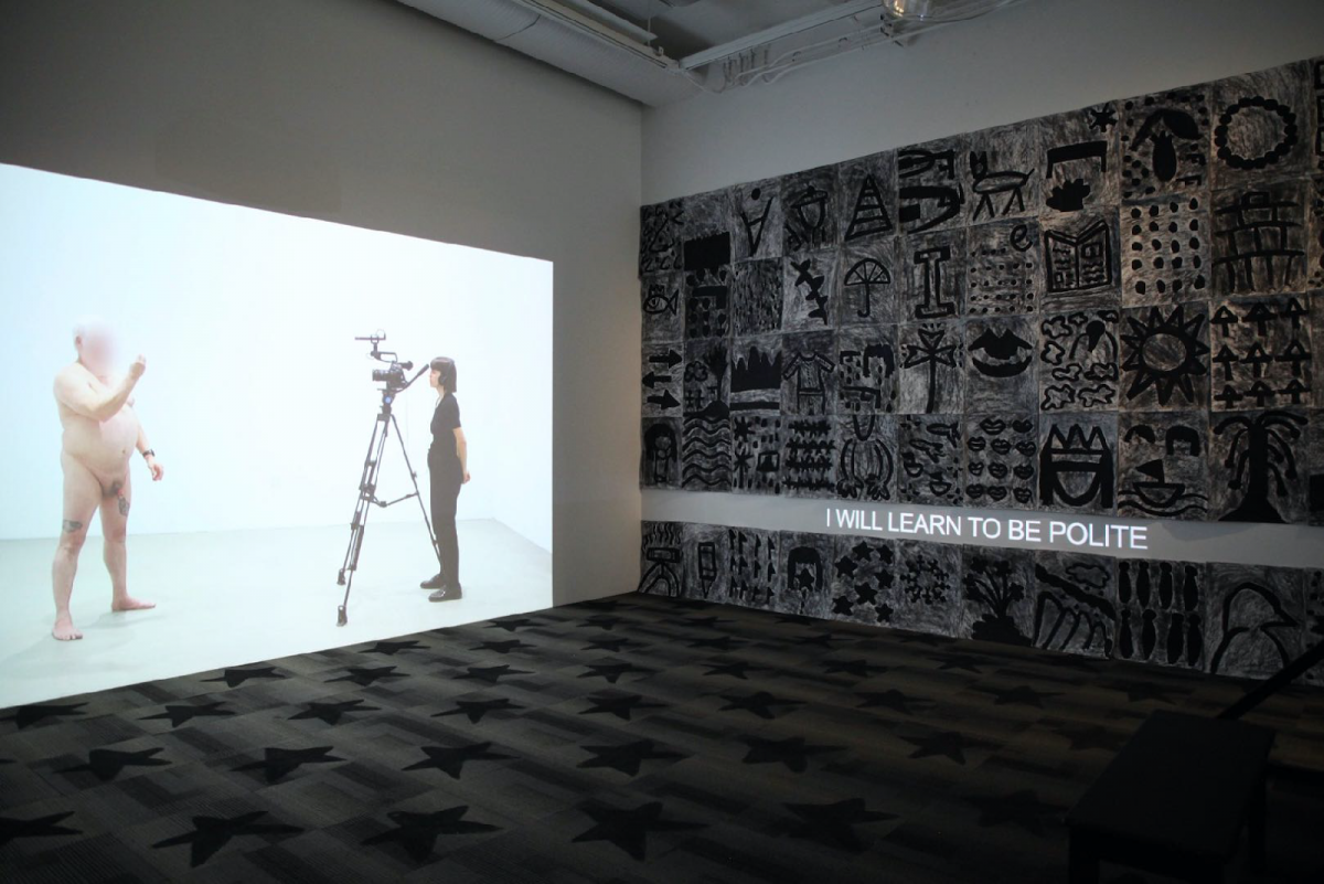 שאשא דותן, סטיל מתוך רוברט, 2018, מראה הצבה, I’d rather escape to American escapism, 2018, UCLA באדיבות האמנית